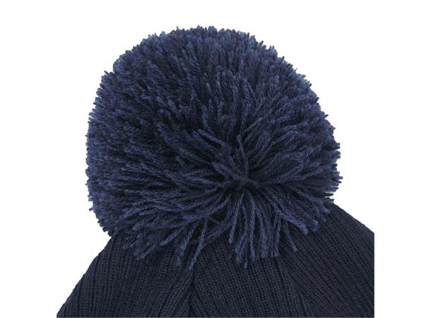 Snow PomPom Beanie NAV SR Klassisk lue med stor dusk 